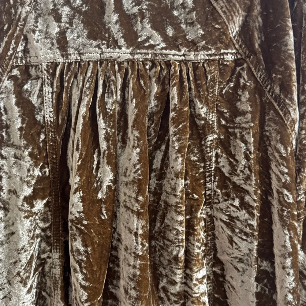 Super cute We The Free Velvet Shirt in Warm gold is X small oversized - Picture 9 of 9